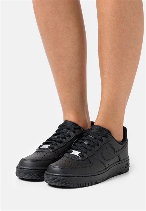 nike air force zwart laag dames|zwarte Nike Air Force 1.